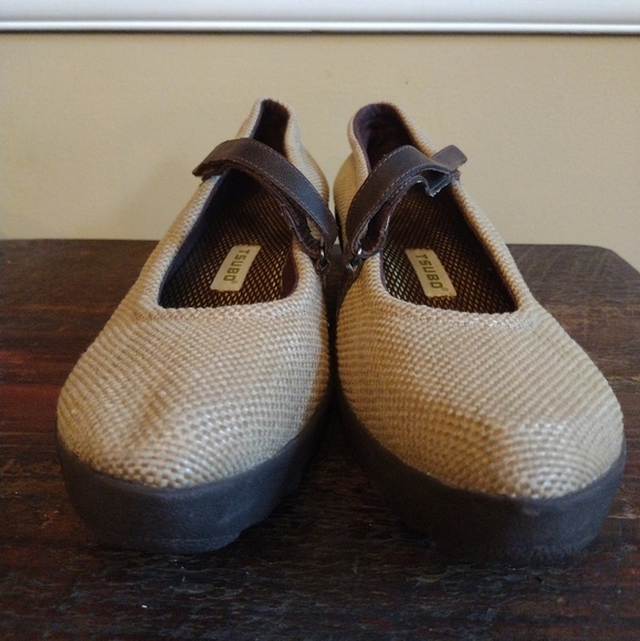 Tsubo Tan Linen Cori Mary Jane Wedges Size 10.5 - Picture 3 of 13